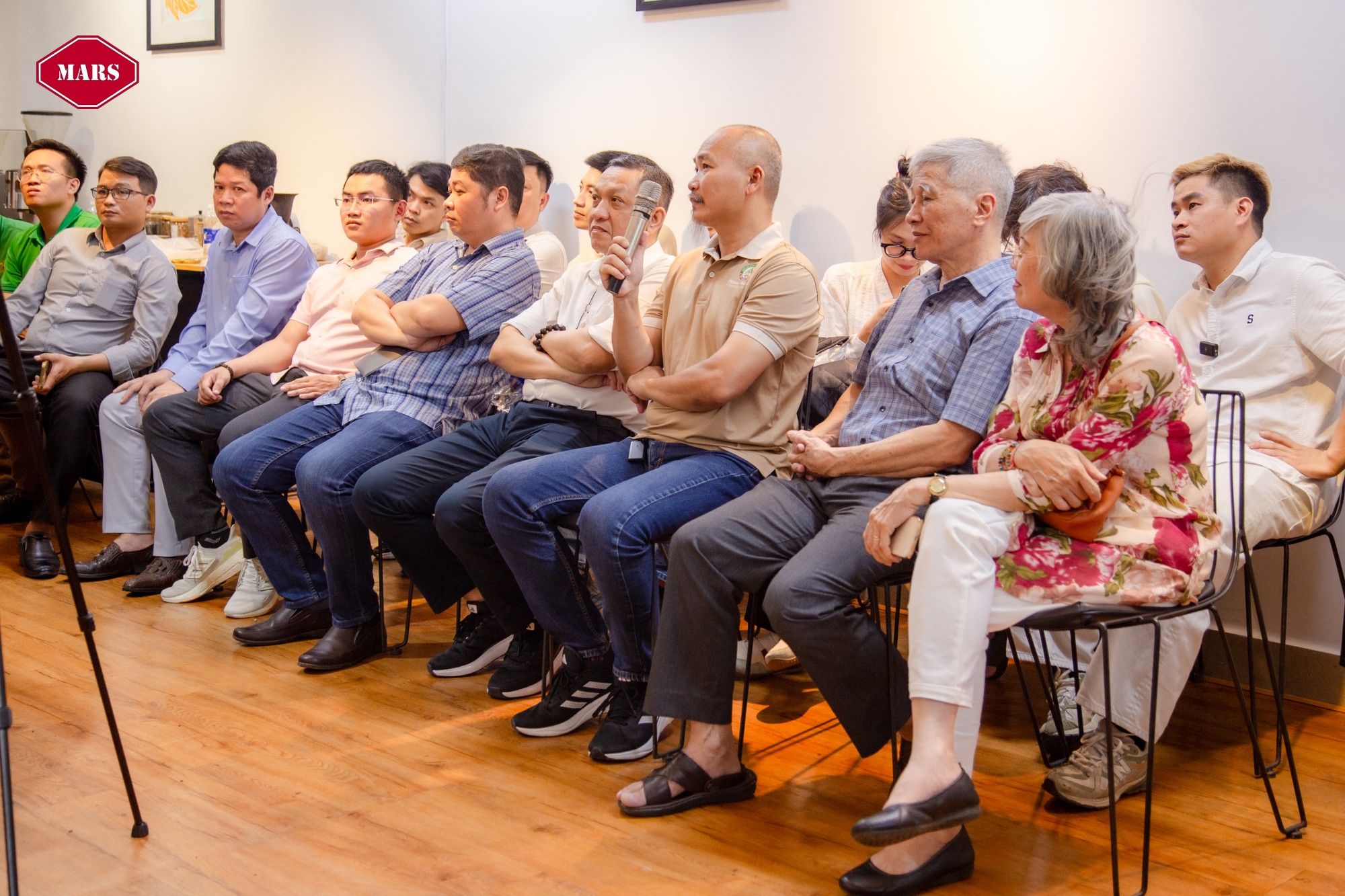 Khách mời đặt câu hỏi về công nghệ rang thông minh